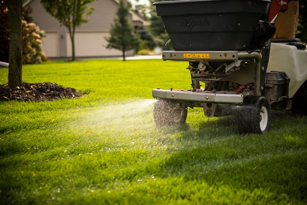 5 Lawn Fertilizer Tips For Minneapolis & Eau Claire, WI Homeowners